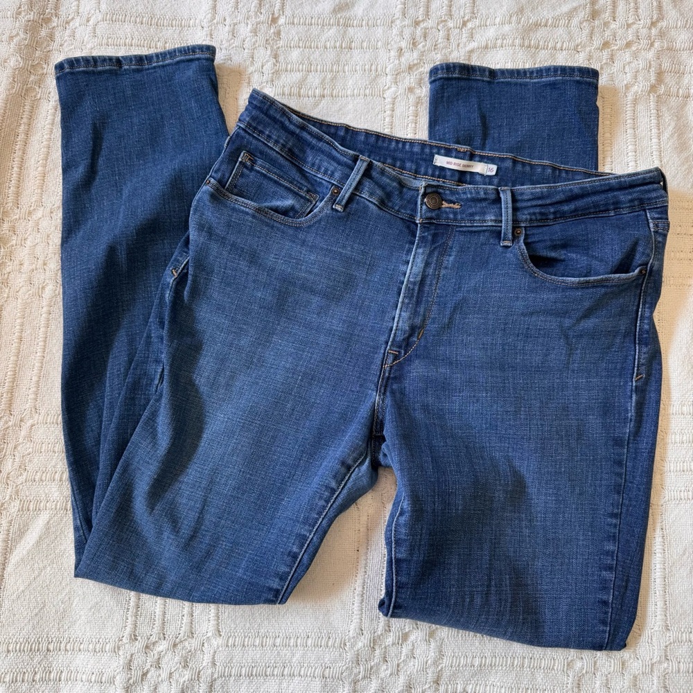 Levi’s Mid Rise Skinny jeans stretch in size 16